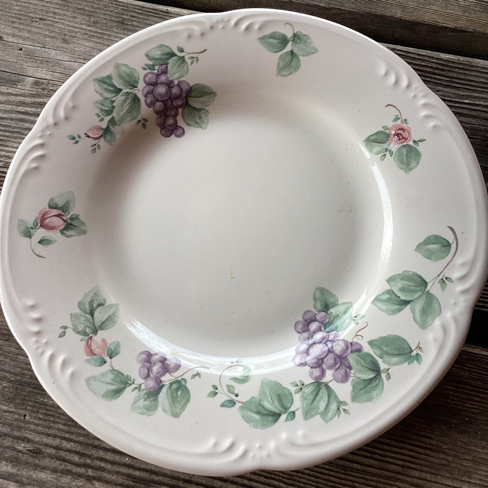 Pfaltzgraff Grapevine Salad Plate - 8 inches wide